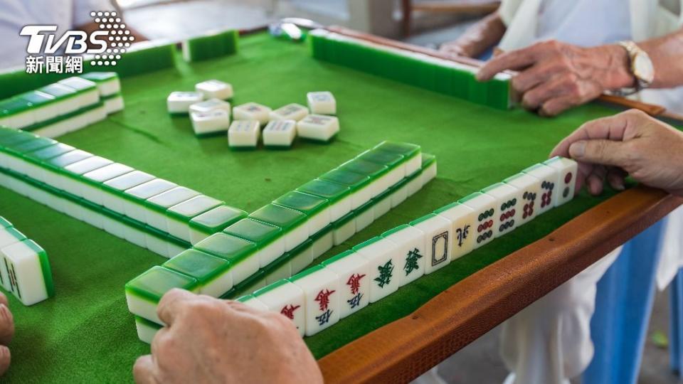 台灣民眾過年喜歡打牌熱鬧。（示意圖／shutterstock達志影像）