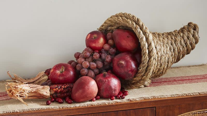 rope cornucopia with fruit