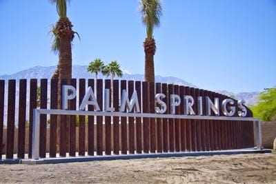 A Palm Springs welcome sign.