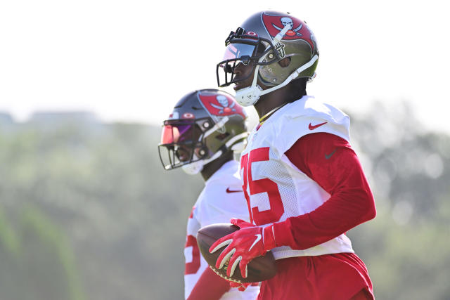 WATCH: Julio Jones makes diving catch from Tom Brady at Bucs practice