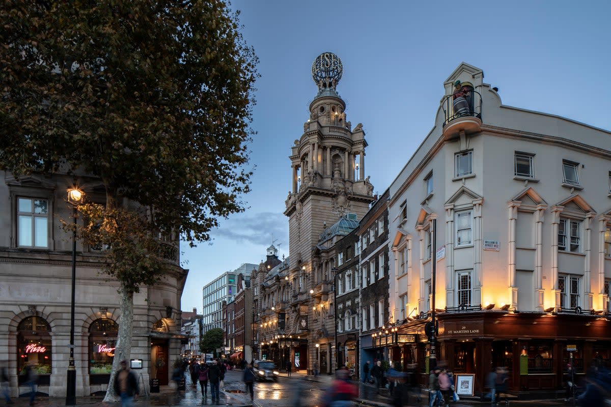 The London Coliseum, home of the ENO ( )