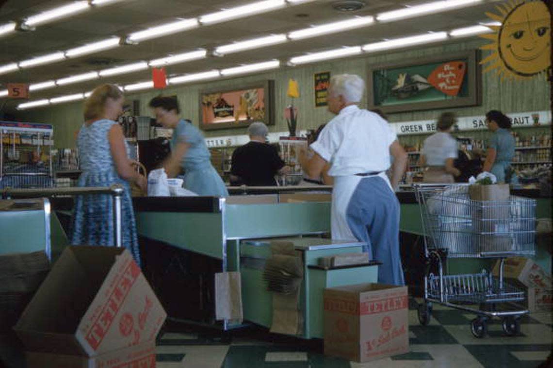 Checkout in Sarasota in 1958. State Archives of Florida, Florida Memory