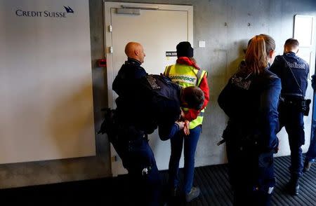 Swiss police officers arrest activists of environmental group Greenpeace after a protest against the financing of the Dakota-Access oil pipeline ahead of Swiss bank Credit Suisse's annual shareholder meeting in Zurich, Switzerland April 28, 2017. REUTERS/Arnd Wiegmann