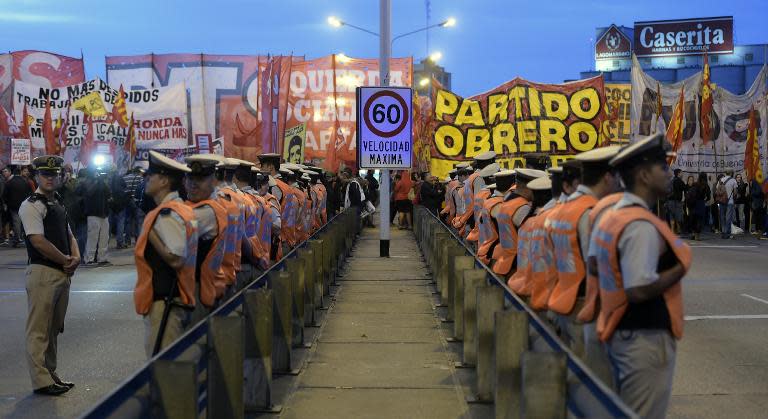 Demonstrators of leftist parties block the Pueyrredon bridge in Buenos Aires on March 31, 2014, during a transport strike in Argentina