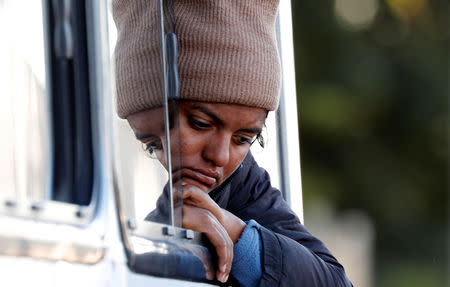 A migrant woman, a part of a caravan of thousands traveling from Central America en route to the United States, sit in a bus while the bus stop for them to get food and water from a store on a highway in Culiacan, Mexico November 15, 2018. REUTERS/Kim Kyung-Hoon
