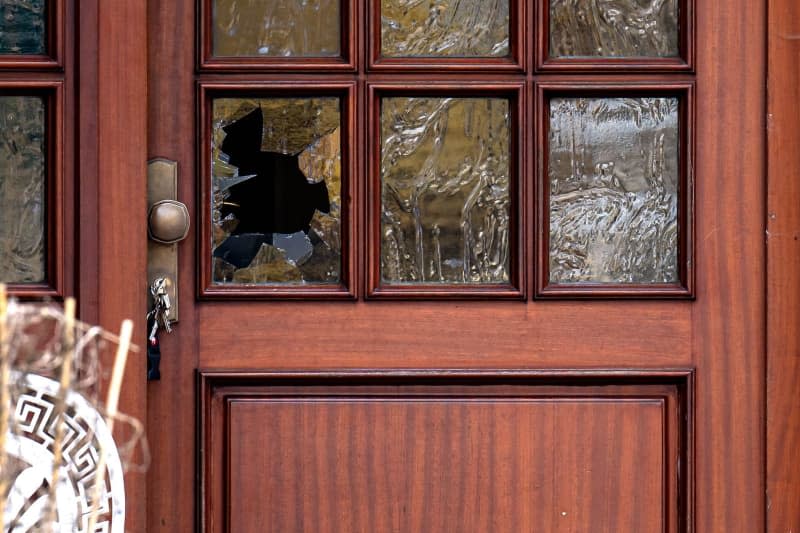 The window at the front door of a detached house is seen broken in the municipality of Scheessel, where A Bundeswehr soldier is suspected of having shot four people in the district of Rotenburg in Lower Saxony. Sina Schuldt/dpa