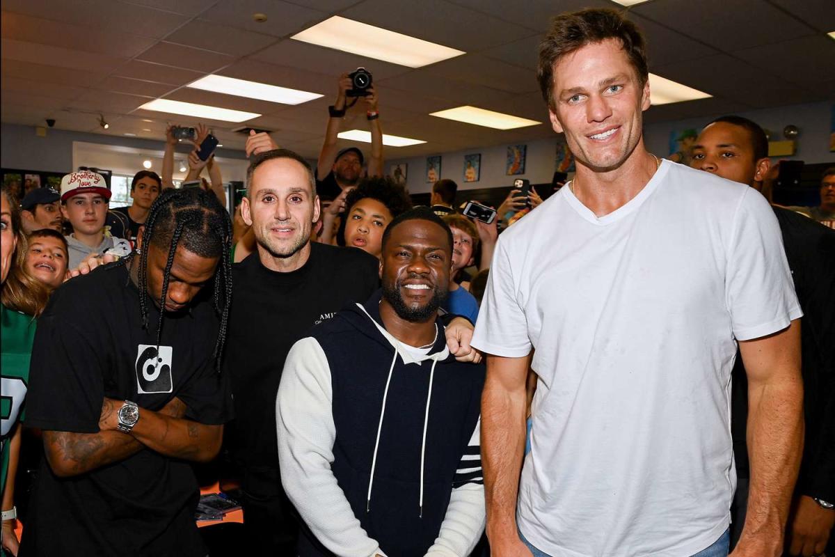 Tom Brady launches clothing line on his draft card