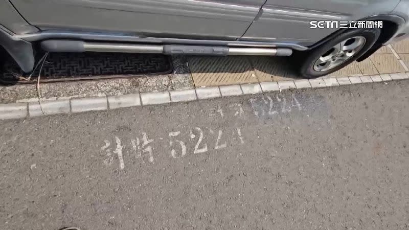 屏東縣交通旅遊處表示，真正的停車格旁邊會噴上「計時、計次」跟車格編號。