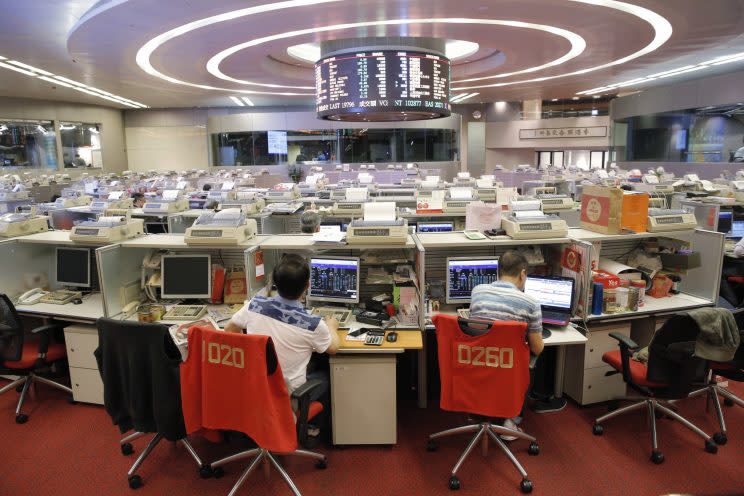 Floor traders monitor stock prices at the Hong Kong Stock Exchange, June 24, 2016. (Photo: Kin Cheung/AP)