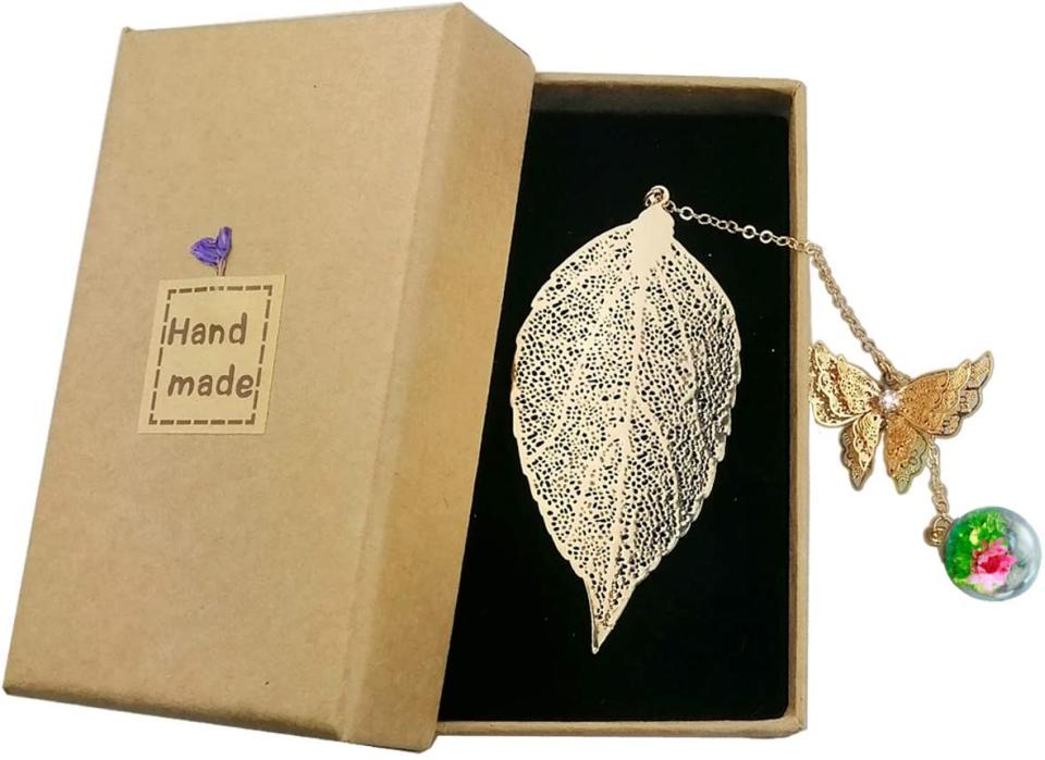toirxam gold toned leaf bookmark with chain, best gifts for book lovers