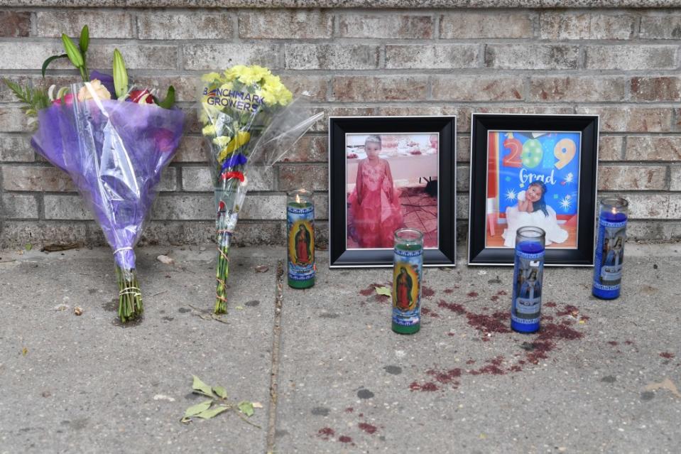 Impromptu memorials quickly sprung up at the scene after the tragic collapse. Paul MARTINKA 718.810.5185