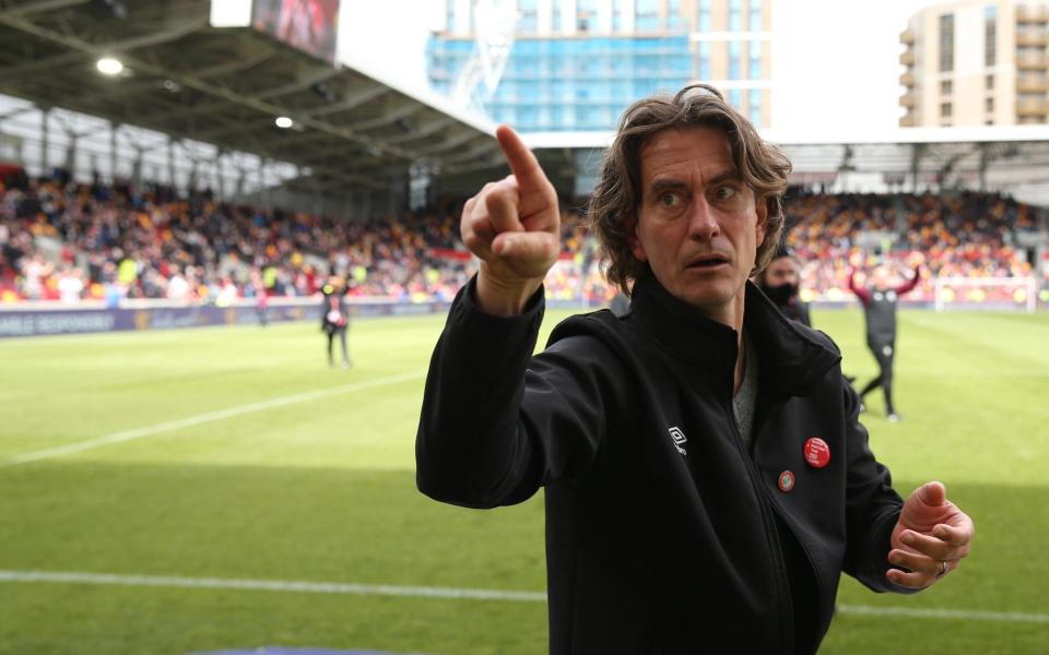 Thomas Frank salutes the Brentford fans - ACTION IMAGES