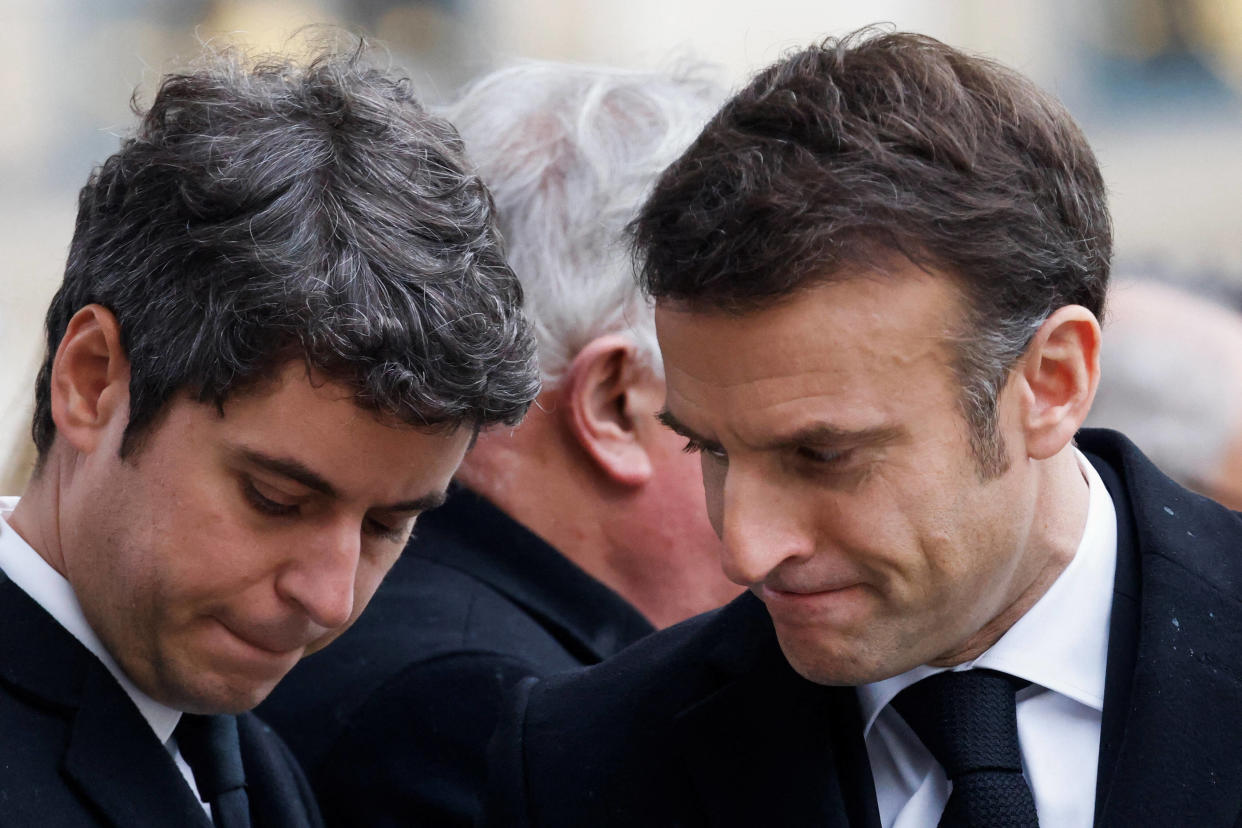 Le Premier ministre Gabriel Attal, et le Président de la République Emmanuel Macron, photographiés lors de l’hommage national à Robert Badinter.