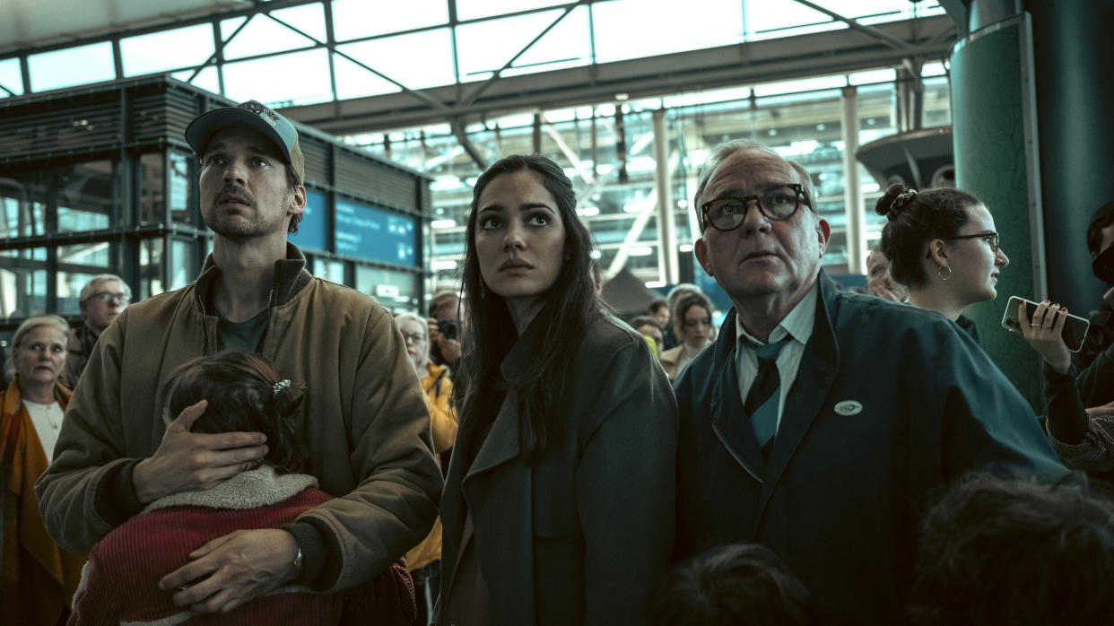 (L-R): Florian David Fitz as Sven Groth, Yuna Bennett as Charlie Groth, Nilam Farooq as Mira Hiraj, and Uwe Preuss as Rainer Beu in <em>The Signal</em><span class="copyright">Anika Molnar—Netflix</span>