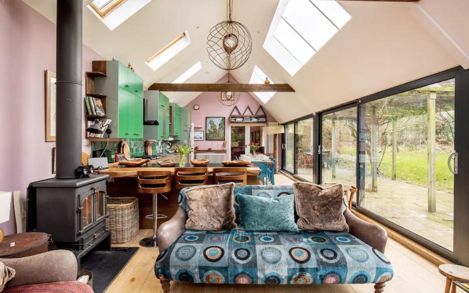 The open plan living area of ​​Brock Cottage