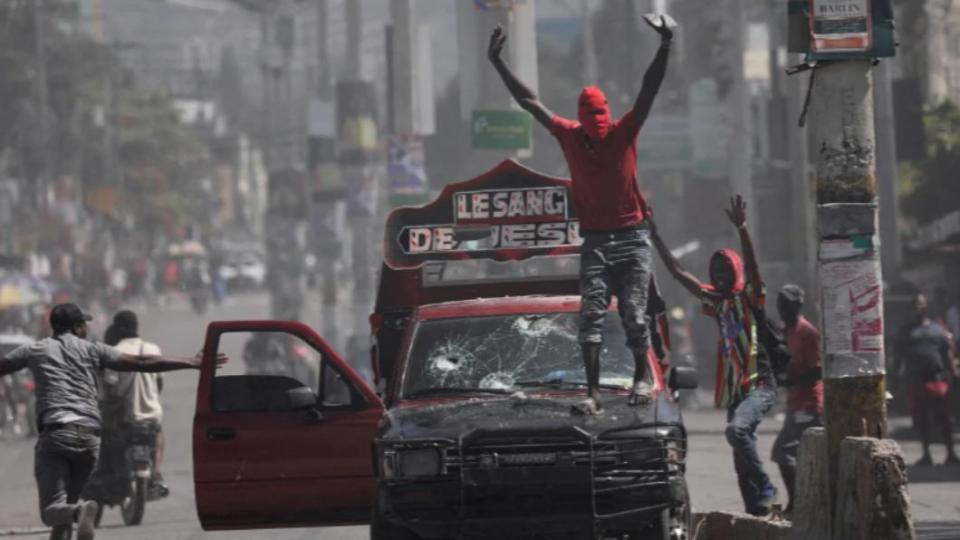 海地幫派在首都太子港（Port-au-Prince）大肆作亂。（圖／翻攝自《CNN》）