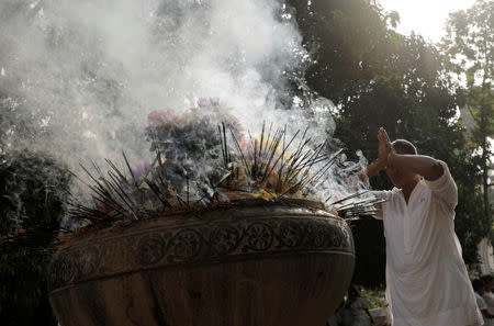 A Buddhist devotee worships at the Kalaniya Buddhist temple during Vesak Day, commemorating the birth, enlightenment and death of Buddha, in Colombo, Sri Lanka May 18, 2019. REUTERS/Dinuka Liyanawatte