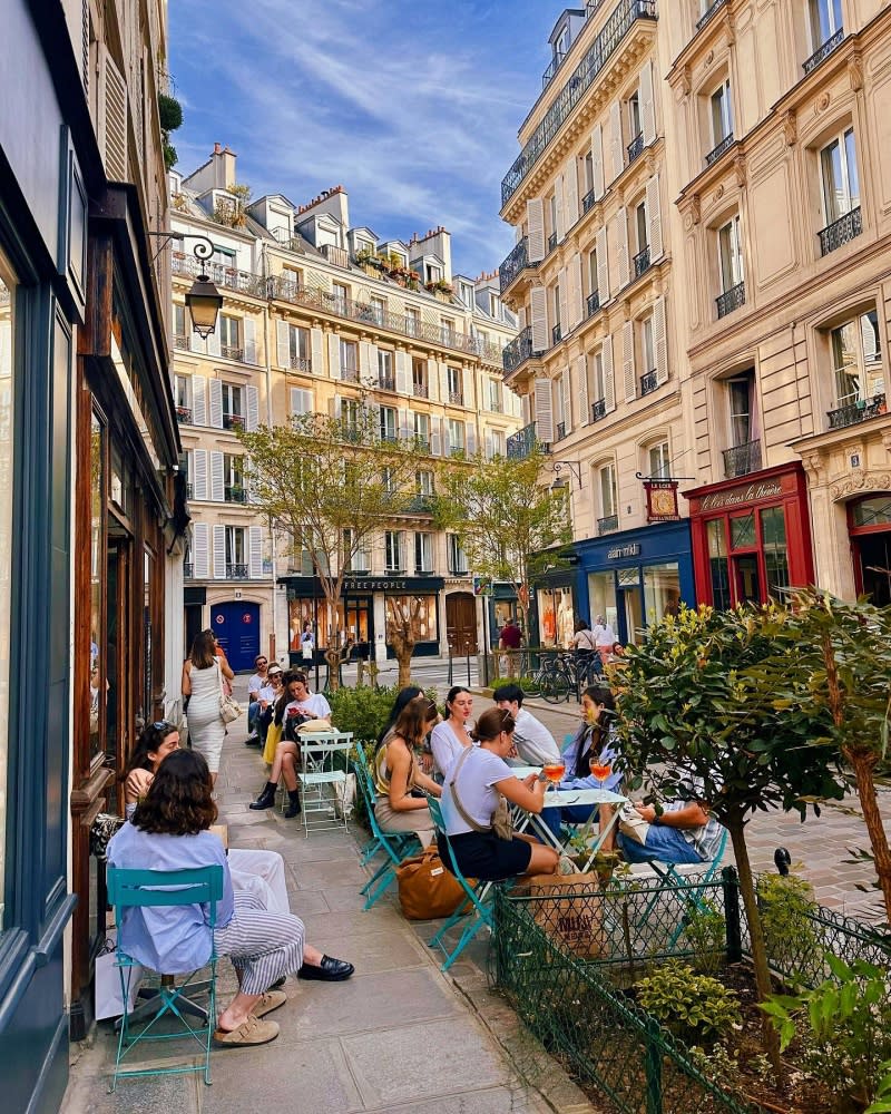 巴黎每到夏季便會湧現大量露天茶座。（圖：Twitter @VisitParisIdf）