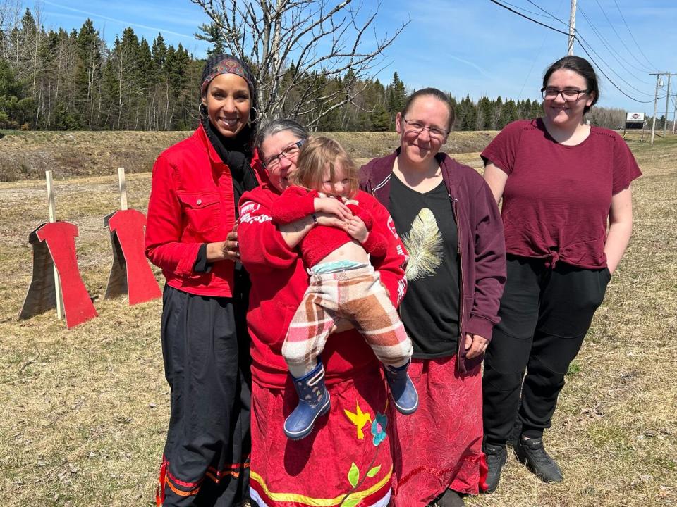 From left to right, Paryse Suddith, Lorraine Clair, Mili’tow De Lafontaine (kid), Stephanie De Lafontaine, and Erika De Lafontaine.