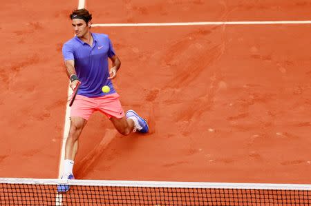 Tennis - French Open - Roland Garros, Paris, France - 24/5/15 Men's Singles - Switzerland's Roger Federer in action during the first round. Reuters / Jason Cairnduff
