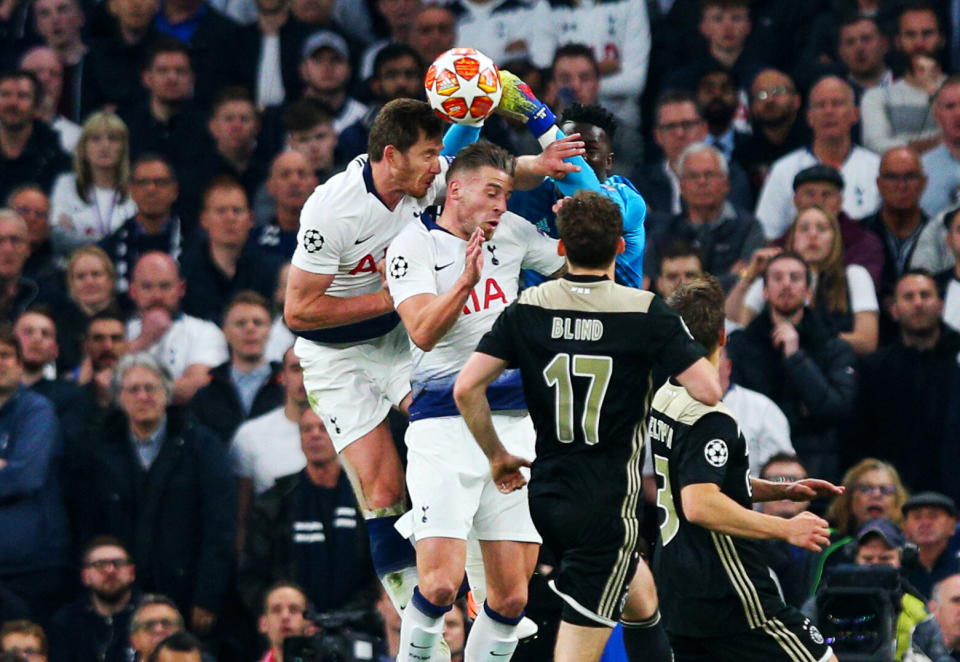 Jan Vertonghen suffered a horrific clash of heads with teammate Toby Alderweireld (Photo by Craig Mercer/MB Media/Getty Images)