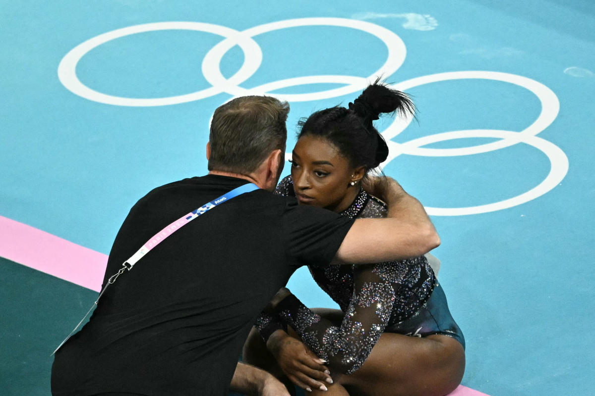 Paris Olympics Simone Biles appears to tweak left leg during