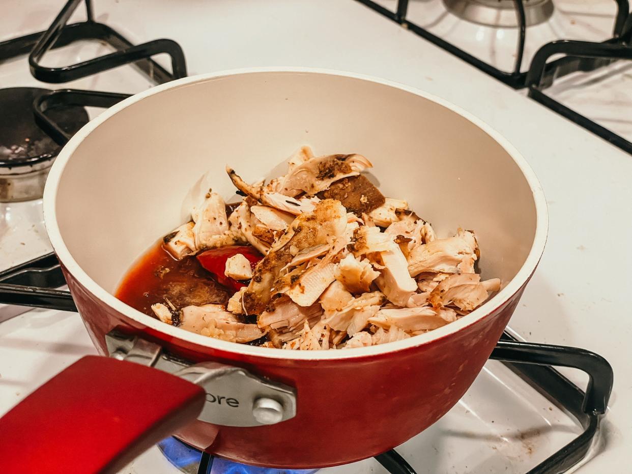 barbecue chicken in a pot