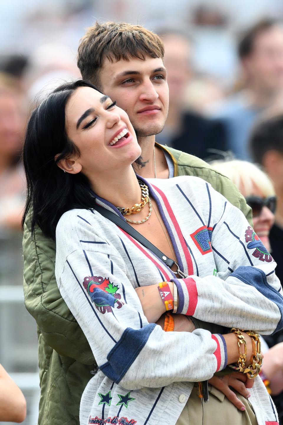 <h1 class="title">dua-lipa-anwar-hadid</h1><cite class="credit">Photo: Getty Images</cite>