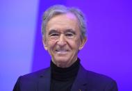 <p>Bernard Arnault es el propietario del conglomerado de empresas francés especializado en artículos de lujo LVMH. Hasta el 1 de noviembre su patrimonio se había reducido en 37.800 millones de euros. (Foto: Eric Piermont / AFP / Getty Images).</p> 