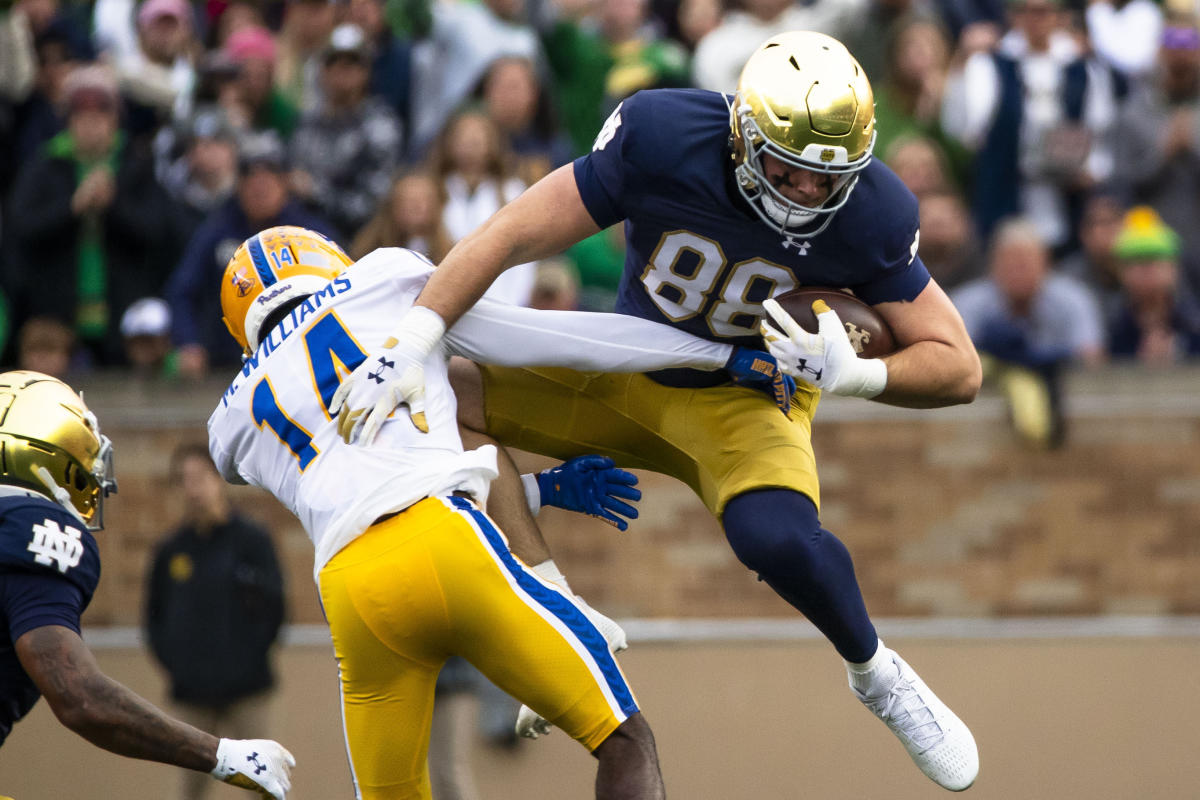 Notre Dame TE Mitchell Evans, team’s leading receiver, out for season with knee injury