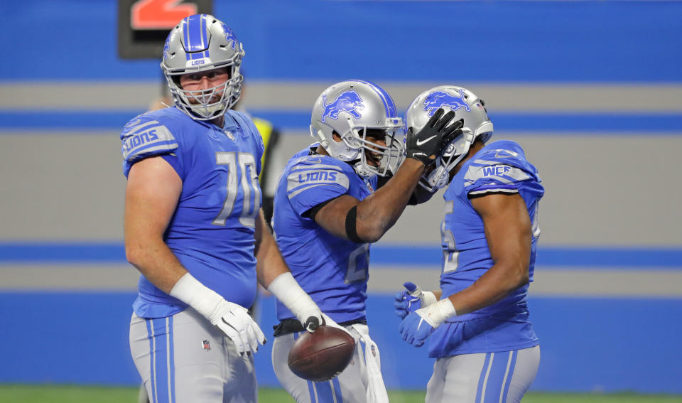 Silver and blue Lion uniforms with silver helmets