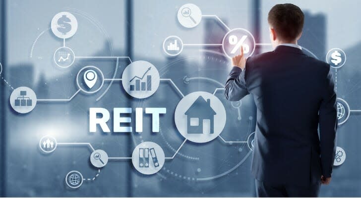 «REIT» на вялікім лічбавым дысплеі