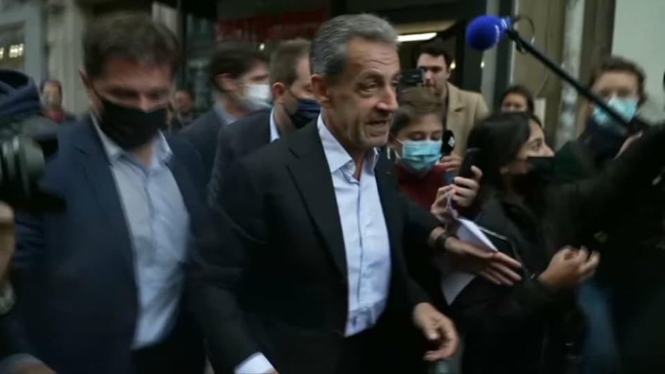 Nicolas Sarkozy se rend à une séance de dédicaces samedi 2 octobre 2021, deux jours après sa condamnation dans l'affaire Bygmalion - BFMTV