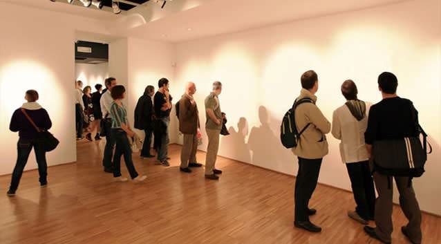 CBC CAPTION: 'Art enthusiasts admire Newstrom’s invisible paintings and sculptures at the Schulberg Gallery in New York'. Photo: Supplied