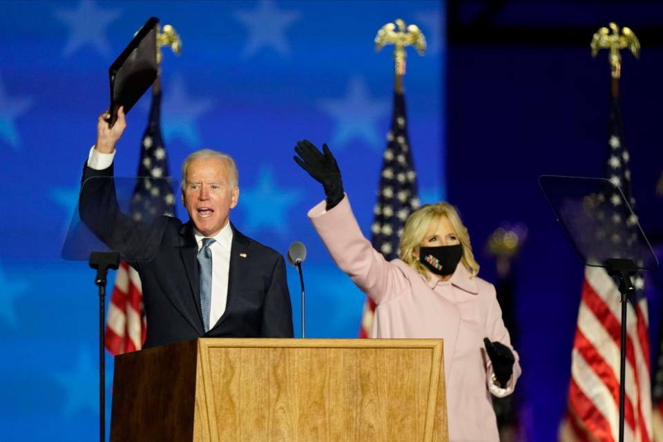 <p>Joe y Jill Biden no recibieron el tradicional recorrido por la Casa Blanca por parte de los Trump</p> (AP)