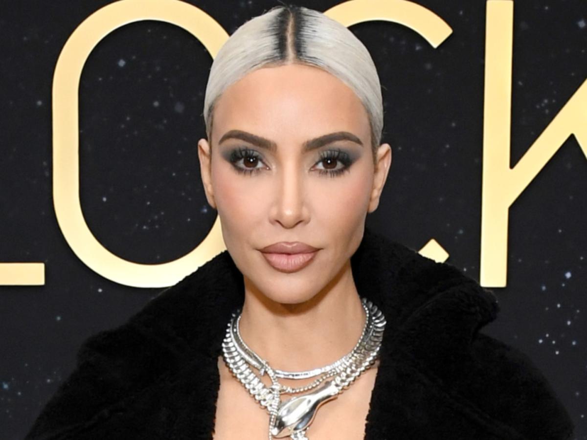 Kim Kardashian Models Sheer Tights & Bralette to Launch Skims Hosiery –  Fonjep News