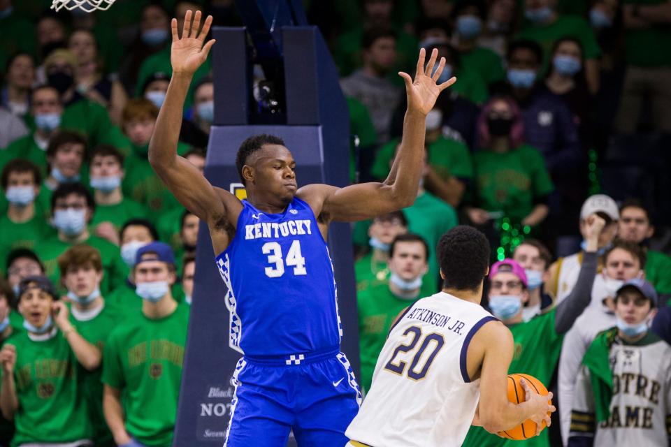 Kentucky's Oscar Tshiebwe (34) guards Notre Dame's Paul Atkinson Jr. (20) during a game on Dec. 11 in South Bend, Ind.