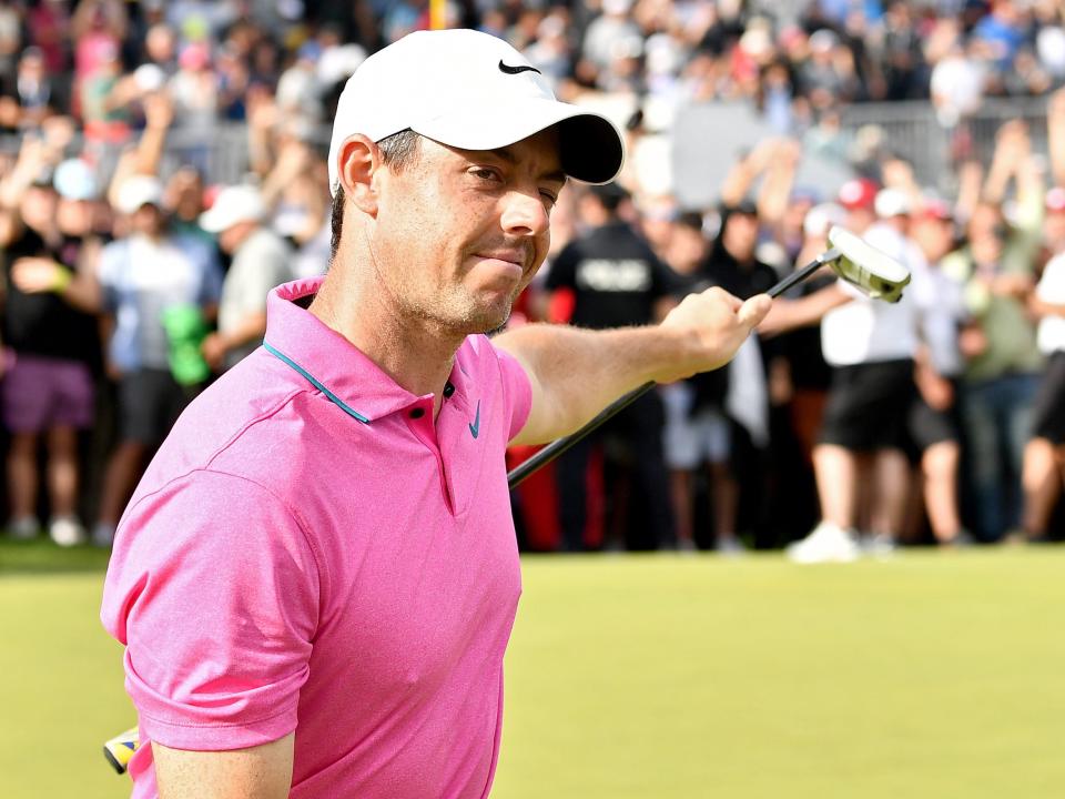 Rory McIlroy plays to the crowd ahead of his win at the 2022 RBC Canadian Open.