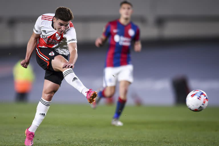 Julián Álvarez, necesitado por River para ser más efectivo en ataque, será de la partida ante Tucumán en el Monumental.