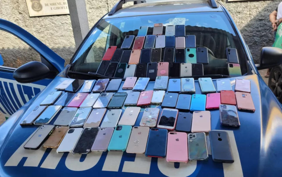 Homem foi preso com 80 celulares furtados em show - Foto: Divulgação/Polícia Militar