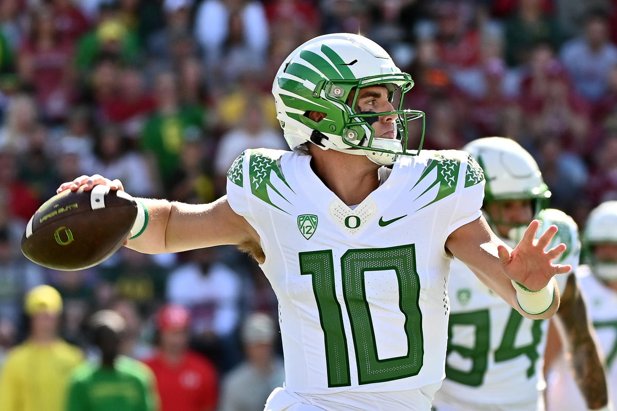 Former Oregon Ducks' stars Marcus Mariota, Justin Herbert face off