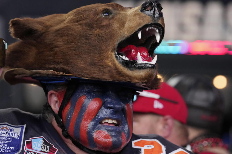 A Chicago Bears fan waits before the first round of the NFL football draft, Thursday, April 27, 2023, in Kansas City, Mo. (AP Photo/Jeff Roberson)