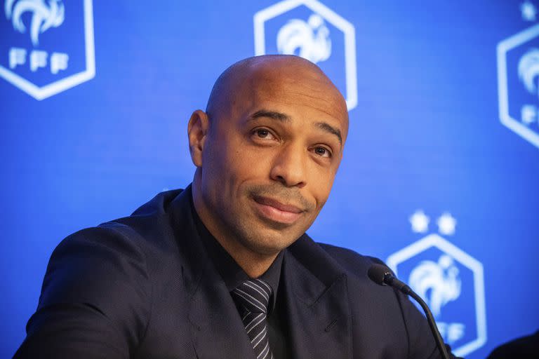 Thierry Henry, el entrenador del seleccionado olímpico de Francia que deberá decidir sobre la postulación de Benzema