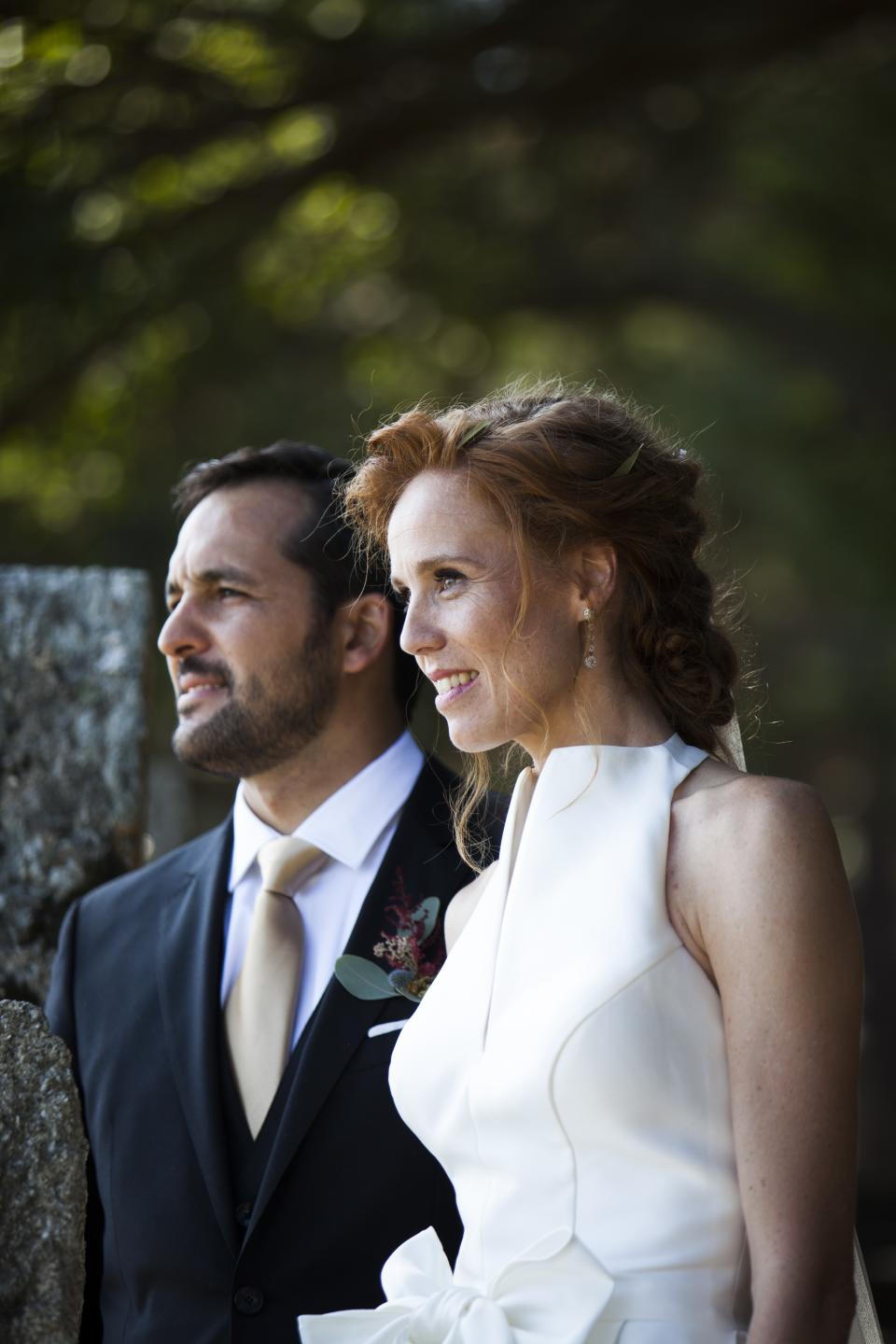 Además de celebrar una boda espectacular ¡de tres días!, los novios han querido hacer toda una declaración de intenciones y lanzar un mensaje solidario a favor de la reforestación. ¡Felicidades pareja! (Foto: Aire Barcelona)