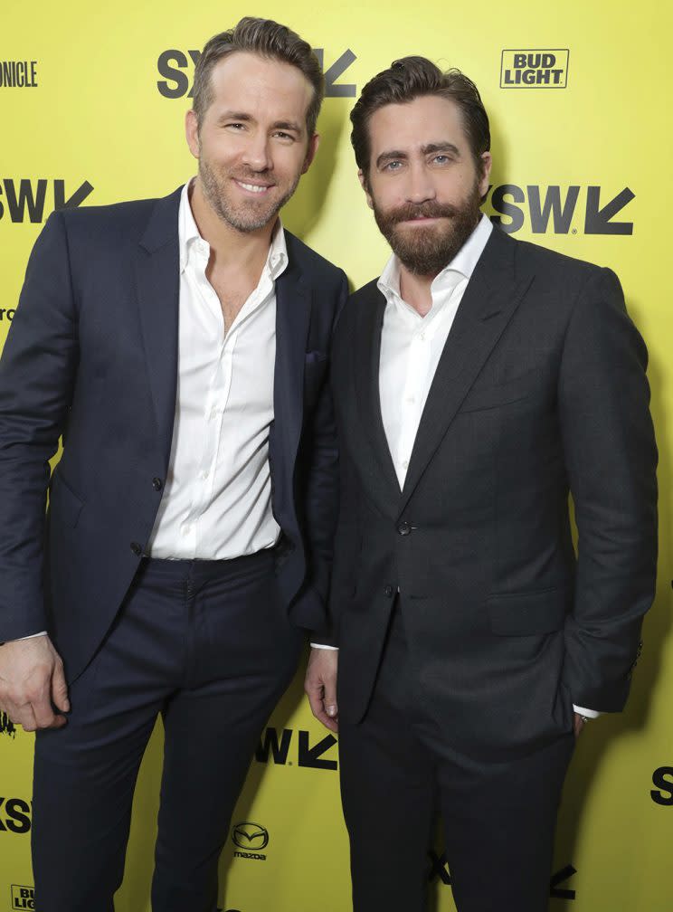 Jake Gyllenhaal and Ryan Reynolds are besties and Gyllenhaal can prove it! (Photo: Eric Charbonneau/Invision/AP)