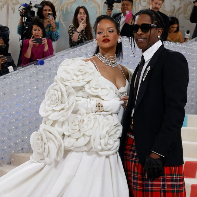 Rihanna con su pareja ASAP Rocky, con quien espera su segundo hijo credit:Bang Showbiz