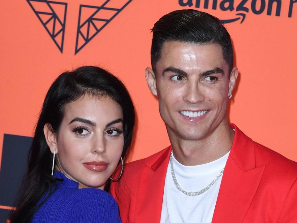Cristiano Ronaldo ist seit 2016 mit dem Model Georgina Rodríguez zusammen. (Bild: imago images/PA Images)