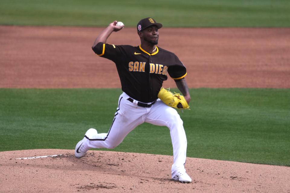 Julio Teheran, shown here pitching for the Padres in spring training, has reportedly agreed to terms with the Brewers.