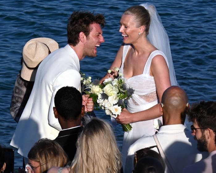 Toni Garn y Alex Pettyfer en su boda