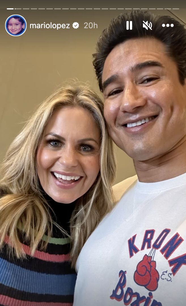 <em>Full House</em> alum Candace Cameron Bure and Mario Lopez, from <em>Saved by the Bell</em>, snap a photo at 90s Con. (Photo: Instagram)